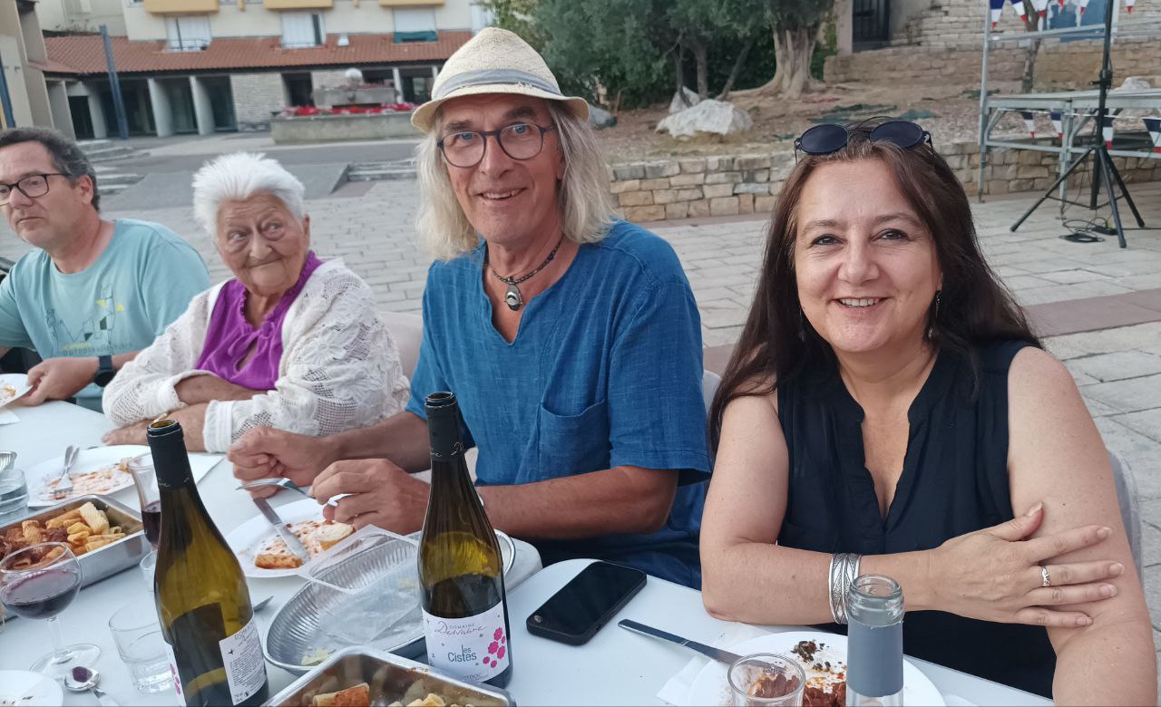 Les insoumis au repas républicain de Prades le Lez, 13 juillet 2025